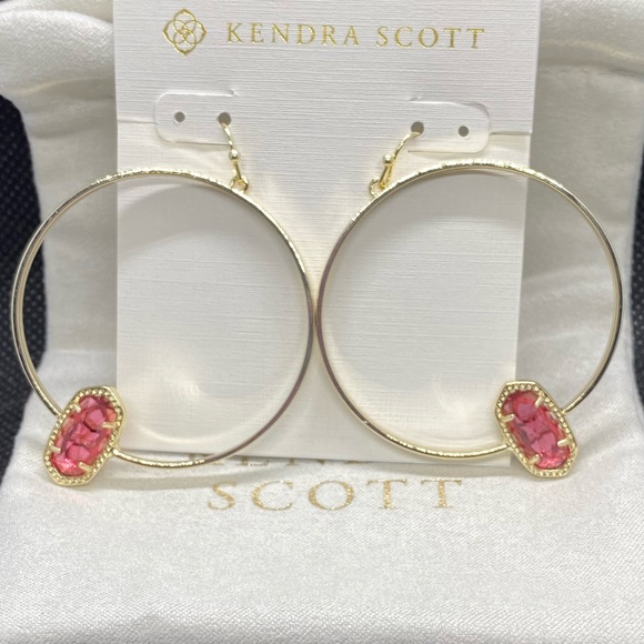 Kendra Scott Jewelry - New Kendra Scott Gold Elora Hoops In Berry Glass